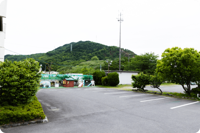 しらゆり発達医療センターと網代診療所の共同駐車場の写真